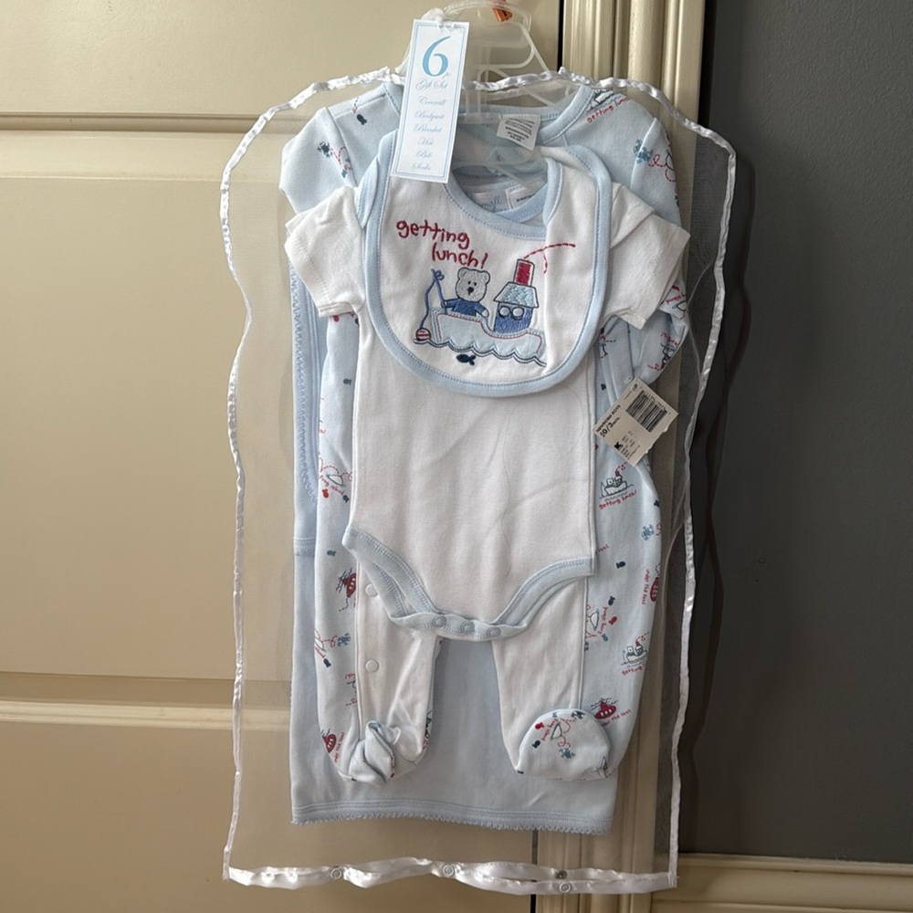 Small Wonders Newborn 5 Piece Set NWT